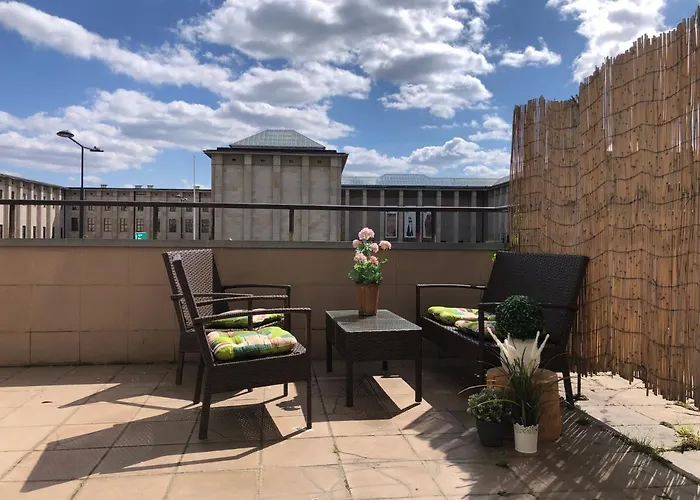 City Center- Large Apartment With National Musee View